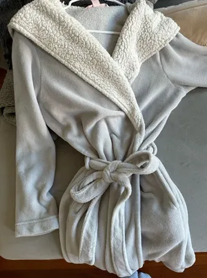 Medium Victoria’s Secret Cozy Mid-length Robe thumbnail 1