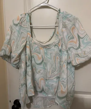 Boutique Top thumbnail 1