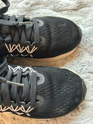 Nike Tennis Shoes thumbnail 3