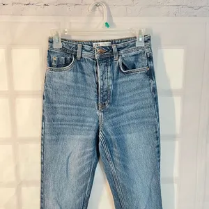 Zara high waisted button fly slit leg frayed hem size 2 thumbnail 4