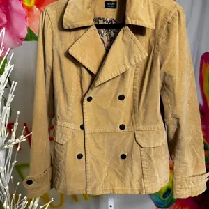 H65. Nicole Miller Tan corduroy Size 6 coat with buttons and pockets thumbnail 1