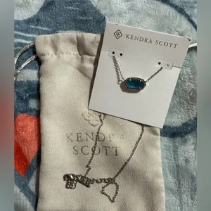 Kendra Scott Elisa Pendant Necklace thumbnail 2