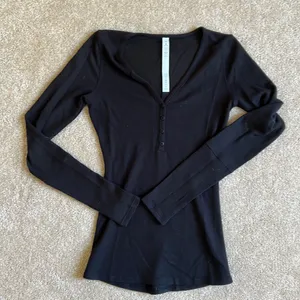 lululemon athletica Black Short Sleeve Top thumbnail 1
