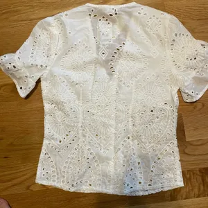 Adiva Eyelet White Buttoned Down Blouse thumbnail 5