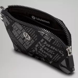 Lululemon Clippable Card Pouch Manifesto Print black / gray thumbnail 4