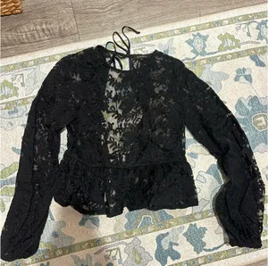 Boutique Top thumbnail 1