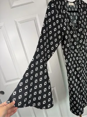 Abercrombie & Fitch XS Black Geometric Print Bell Sleeve Mini Dress thumbnail 5