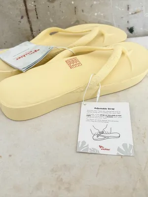 Archies Flip Flops Yellow Size 9 thumbnail 3