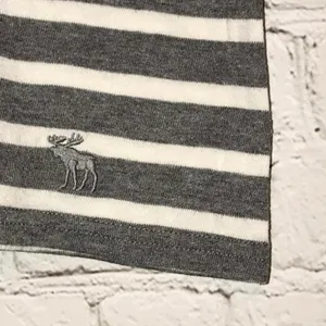 Abercrombie & Fitch Striped Embellished Cropped Shirt‎ thumbnail 2