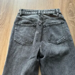 Pacsun Grey Distressed 90’s Boyfriend Denim Jeans thumbnail 7