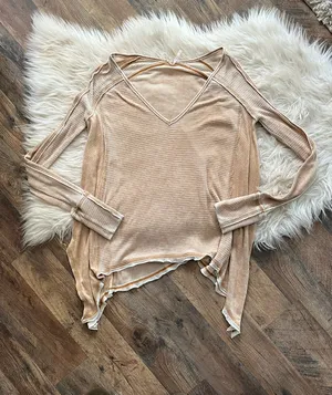 Free People Ridiculously sott Long sleeve thermal Thinner material- not thick waffle knit Oversized and flowly Approximate measurements provided - unstretched Cream/tan/brown in color Size XS G1 thumbnail 1