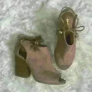Qupid‎ tan faux suede, peep toe, block heel woman’s size 7.5 thumbnail 2