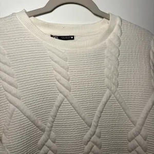 Zara Quilted White Textured Sweatshirt Medium Casual Workwear Puffy thumbnail 3