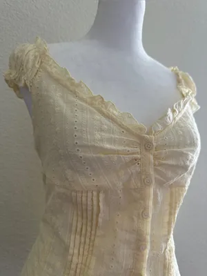 BRANDY MELVILLE Elena Top Floral Eyelet in Butter Yellow Sz. Small thumbnail 5