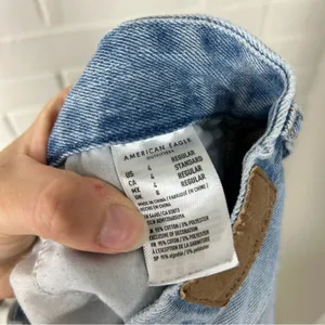 American Eagle Light Wash Distressed Curvy Mom Jean Size 4 thumbnail 5