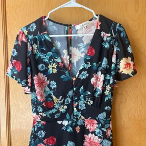 Row-A Floral Mini Dress Womens Medium Black Flutter Sleeve V-Neck Boho Chic thumbnail 2