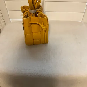 Isabella Yellow thumbnail 4