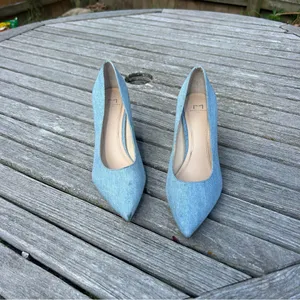 Marc Fisher ZALA BLOCK‎ HEEL POINTY TOE PUMP - Light Blue Denim- size 5.5 thumbnail 3