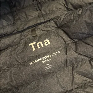 Aritzia TNA Botanie Super Light Packable Puffer Jacket thumbnail 2