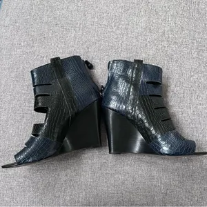 Rebecca Minkoff Sonny Embossed Peep Toe Wedge Booties Size 9 Navy Blue Black thumbnail 9