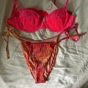 Dippin' Daisy's Bikini thumbnail 1
