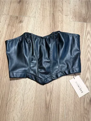 SHEIN Black Faux Leather Strapless Corset Crop Top with Sweetheart Neckline‎ thumbnail 2