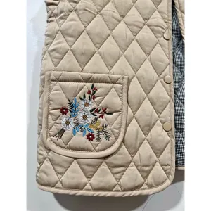 Boutique Vintage Style Beige Quilted Vest Women's Size L Floral Embroidery Pockets thumbnail 3