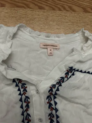 White blouse Size M thumbnail 2