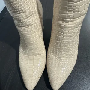 Cowboy TOP Moda Textured Cream Ankle Booties thumbnail 2