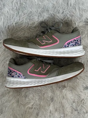 New Balance Women's Olive Green/Sneakers with Pink Details Size 9 thumbnail 2