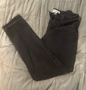 Abercrombie 90s Straight Mid-Rise Curve Love thumbnail 1