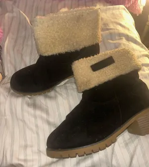 Boutique Black Fur Boots thumbnail 1