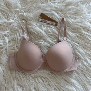 Skims Fits Everybody T-shirt Bra Mica Size 32B thumbnail 1