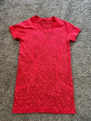 Lululemon Swiftly Tech Short Sleeve Shirt 2.0 size 4 thumbnail 1