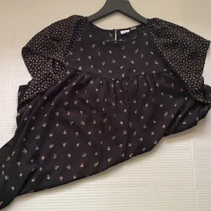 Gap pink rose bud black swing blouse, size large thumbnail 1