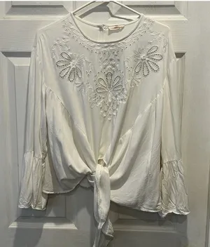 Hummingbird‎ White Eyelet Embroidered Front Tie Bell Sleeve Blouse L Cottagecore thumbnail 1