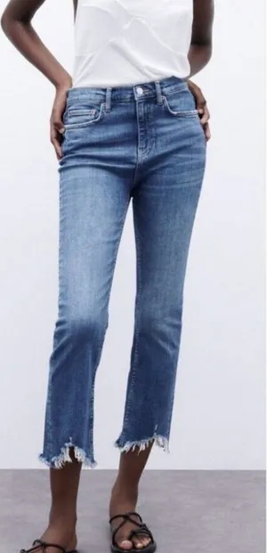 Zara The Bootcut Distressed Raw Frayed Hem Cropped Jeans Sz 6 Cotton Med Wash thumbnail 1