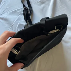 Baggallini Classic Black Crossbody Bag thumbnail 6