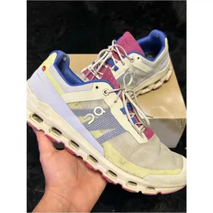 ON CLOUDVISTA multicolored lace up shoes sneakers women’s 9.5 Preowned thumbnail 2