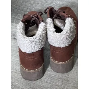St John’s Bay Brown Faux Fur Lined Lace Up Hiker Boots Size 6 thumbnail 3