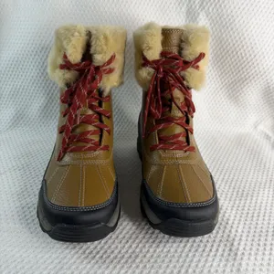 Clarks Collection Tan Leather Faux Fur Trim Winter Duck Boots Womens 7 Red Laces thumbnail 2