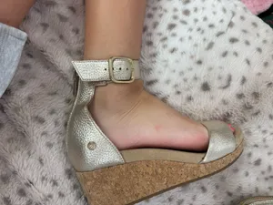 UGG Women’s Zoe II Metallic Gold Wedge Sandals thumbnail 3