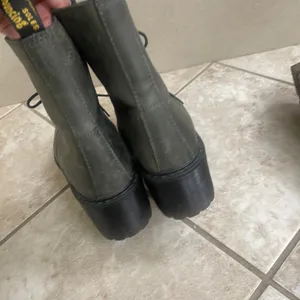 Dr Martens Shriver Hi Olive Green Leather Platform Block Heel Boots Womens 8 thumbnail 6