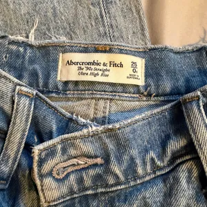 Abercrombie & Fitch 90s straight ultra high rise jeans thumbnail 2