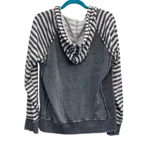 MV Sport Game Day Hoodie Medium Gray Striped Sleeve Pullover Graphic Sweatshirt‎ thumbnail 3