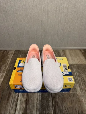 Skechers Women's Slip-On Go Walk Sneakers in White and Light Pink Size 7.5 thumbnail 15