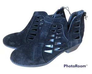 Bobbie Brooks Cut Out Booties Sz 7 Ladies Black NEW NWT thumbnail 1