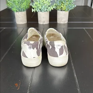 Steve Madden White and Brown Sneakers Slip-On Canvas thumbnail 3