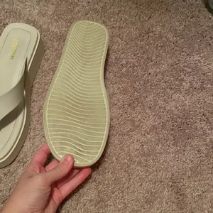 Cushionare Beige/Cream Y2k Platform Flip Flops thumbnail 5