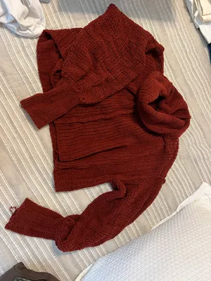 Sweater thumbnail 1